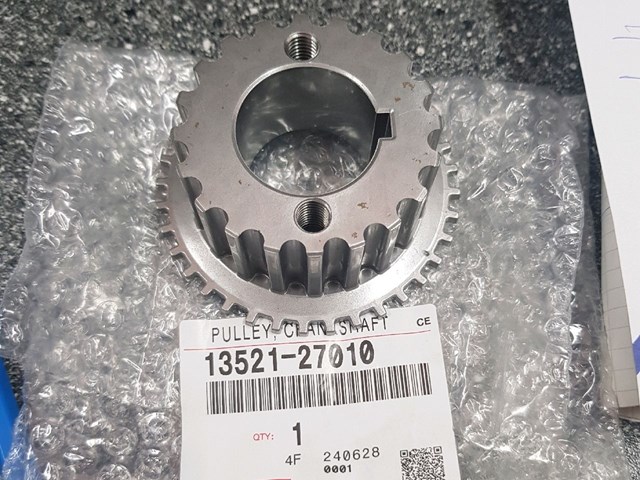 Зірочка приводу коленвала двигуна 1352127010 TOYOTA