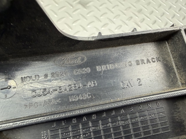 Кронштейн решітки радіатора CJ5Z8A284C FORD