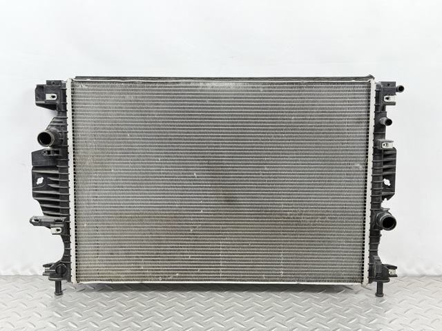 Радіатор водяний DG9Z8005K FORD