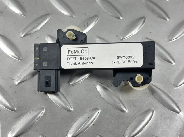 Підсилювач сигналу антени DS7Z19D596A FORD