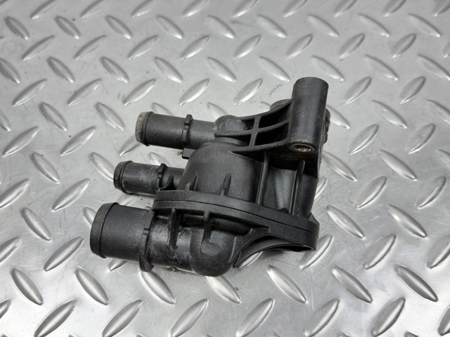Корпус термостата в зборі DS7Z8592F FORD