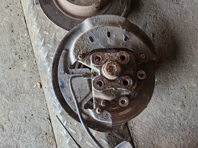 Кулак поворотний правий 430186431R RENAULT