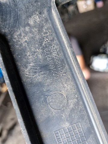 Кронштейн бампера заднього, правий 791820002R RENAULT