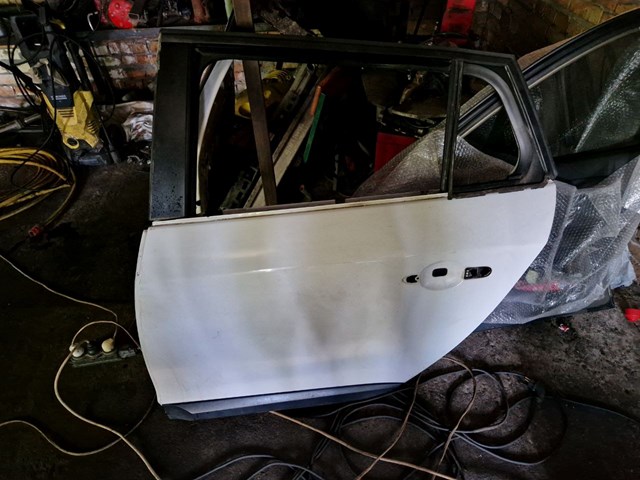 Двері задні, ліві 821013264R RENAULT