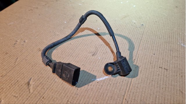 Датчик положення распредвалу 03L957147 VAG