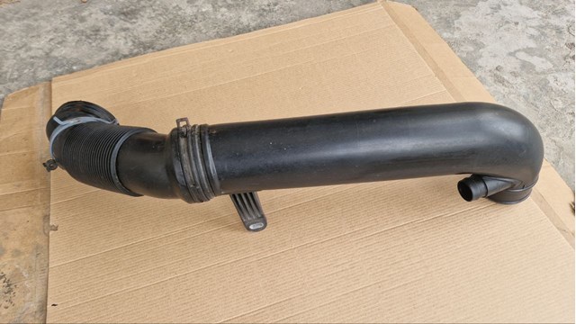Патрубок повітряний, вхід в турбіну (наддув) 1K0129654AP VAG