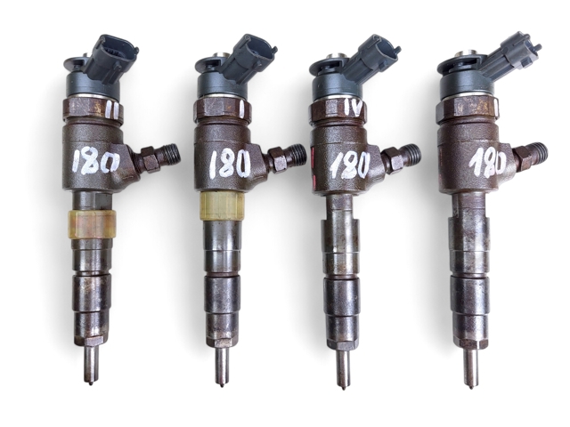 Форсунка дизельна в зборі, розпилювач + тримач 0445110739 BOSCH