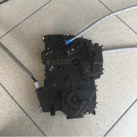 Замок задньої правої двостулкової двері A4477307901 MERCEDES