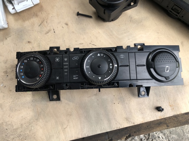 Блок управління кондиціонером A9068300785 MERCEDES