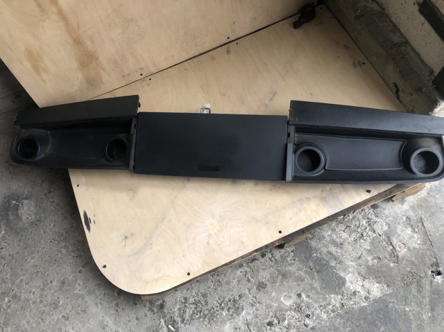 Кришка бардачка A9106806000 MERCEDES