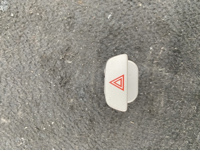 Аварійна кнопка Форд Фокус II