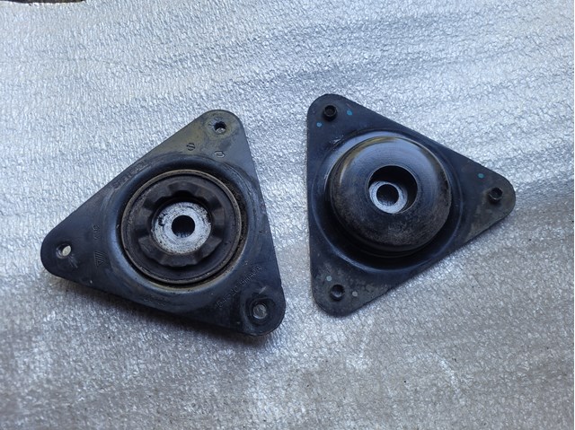 Кріплення переднього амортизатора 543205HA0A NISSAN