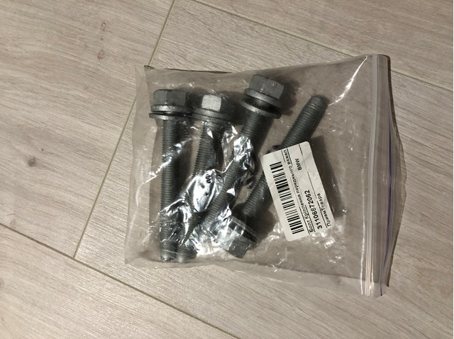 Болт переднього важеля, нижнього 31106872062 BMW