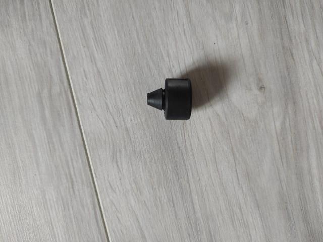 Буфер капота гумовий 3D0823429A VAG
