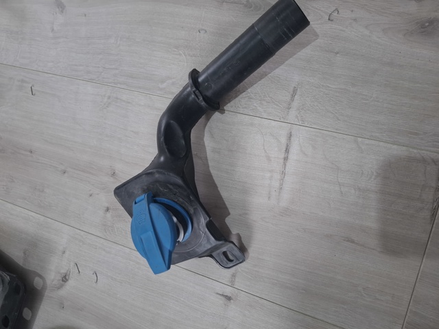 Горловина бачка омивача 4M0955463 VAG