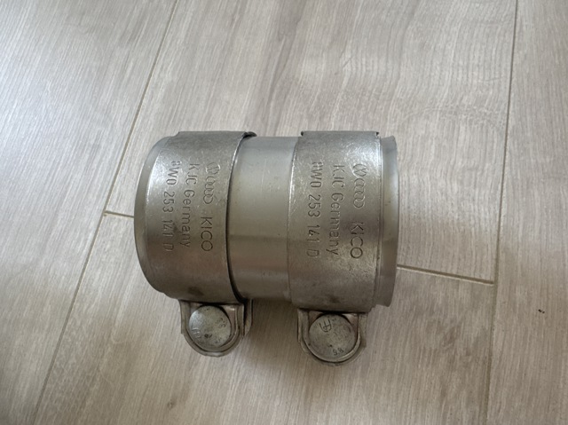 Кріплення глушника переднє 8W0253141D VAG