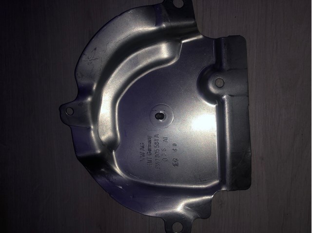 Лючок підкрилка переднього правого 8W0805584A VAG