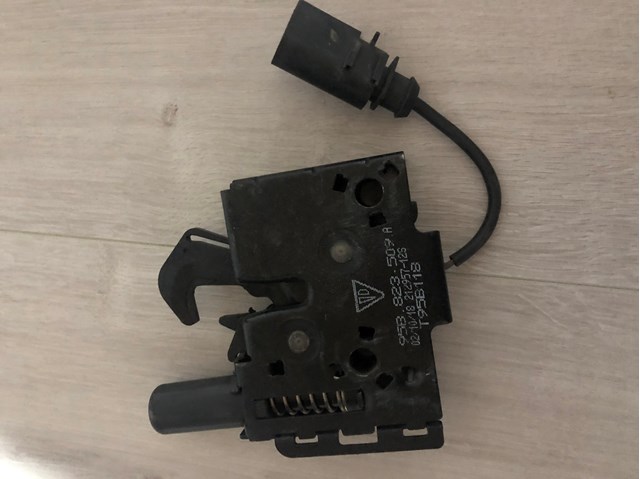 Замок кришки капота 95B823509A PORSCHE