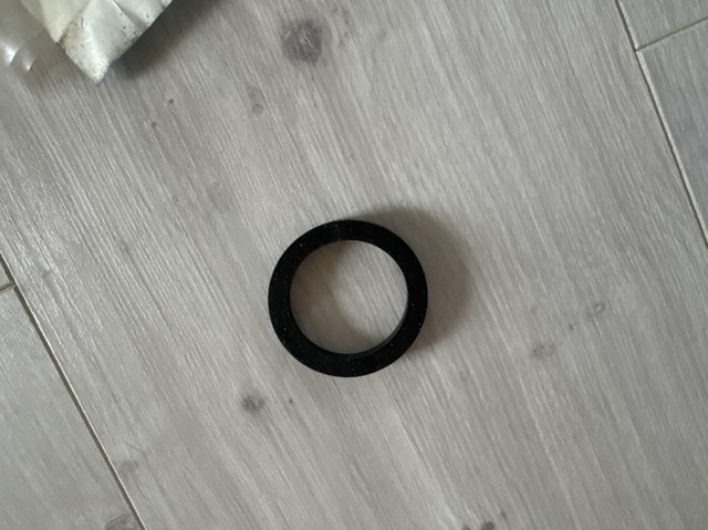 Прокладка кришки горловини, маслозаливної ZJ0110252 MAZDA