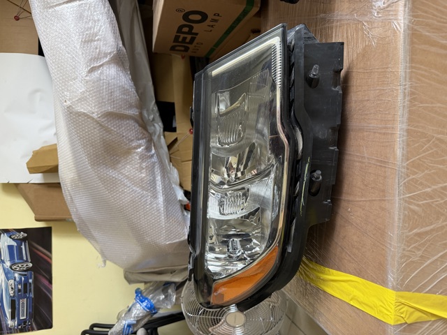 Фара правая 55112706AC CHRYSLER