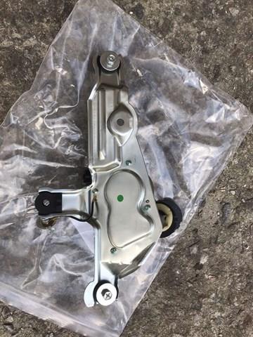Двигун склоочисника заднього скла 8513060220 TOYOTA