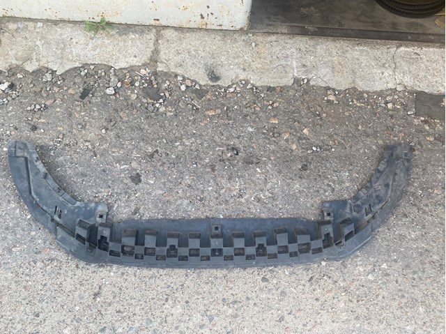 Захисна губа бампера переднього 8V5807233A VAG