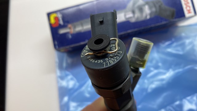 Форсунка вприску палива 0445110039 BOSCH