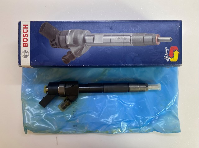 Форсунка дизельна в зборі, розпилювач + тримач 0445110195 BOSCH