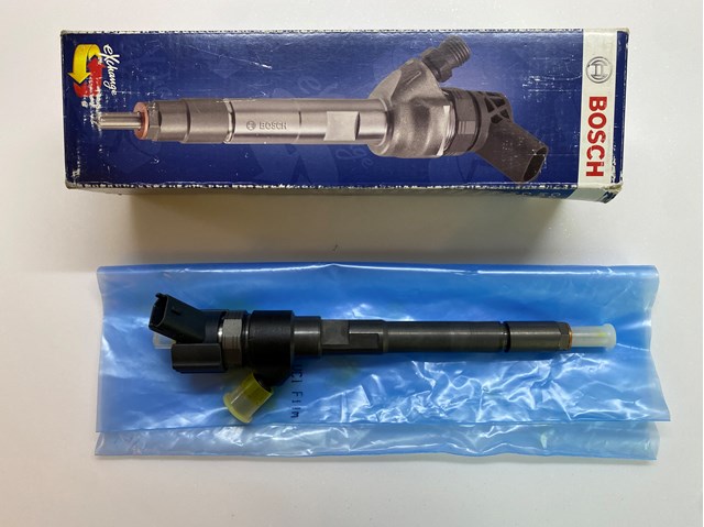 Форсунка дизельна в зборі, розпилювач + тримач 0445110290 BOSCH