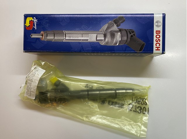 Форсунка дизельна в зборі, розпилювач + тримач 0445110296 BOSCH