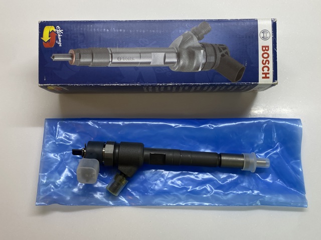 Форсунка дизельна в зборі, розпилювач + тримач 0445110326 BOSCH