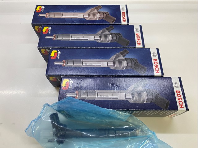 Форсунка дизельна в зборі, розпилювач + тримач 0445116030 BOSCH