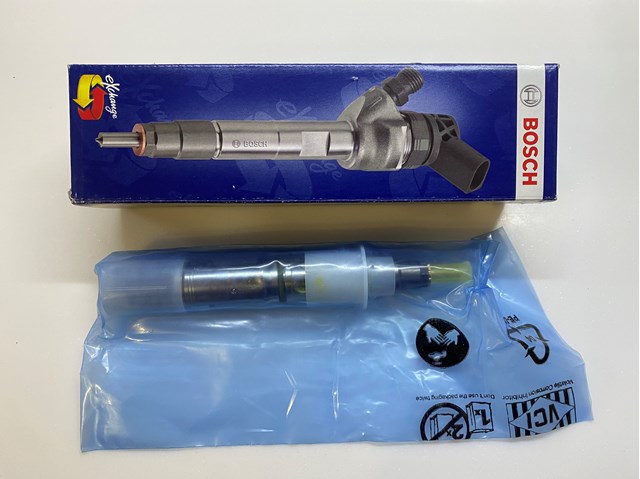 Форсунка дизельна в зборі, розпилювач + тримач 0445120197 BOSCH