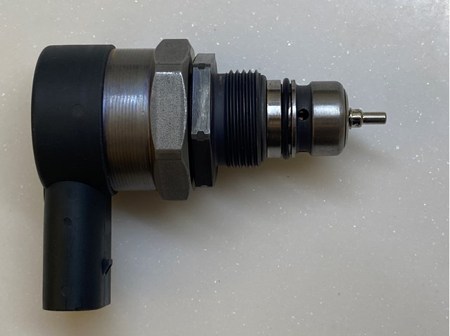 Регулятор тиску палива в паливній рейці Ауді А3