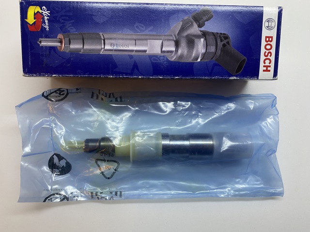 Форсунка вприску палива 0986435558 BOSCH