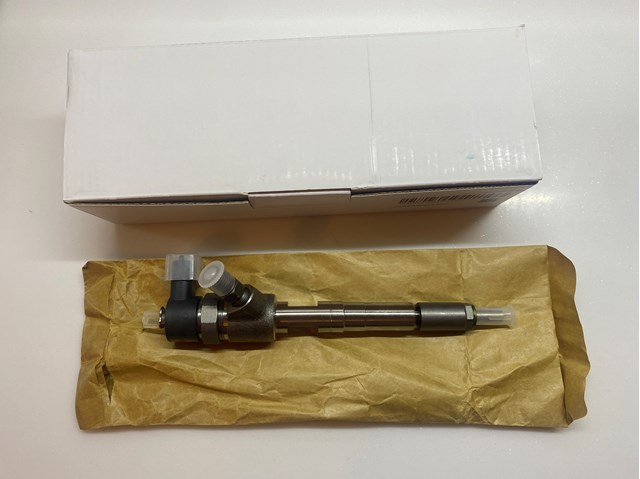 Форсунка дизельна в зборі, розпилювач + тримач BS519F593AA FORD