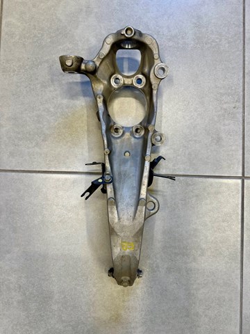 Цапфа - поворотний кулак передній, правий 40014EG000 NISSAN