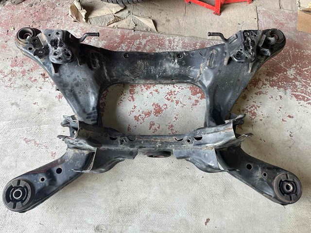 Балка задньої підвіски, підрамник 554005CA0A NISSAN