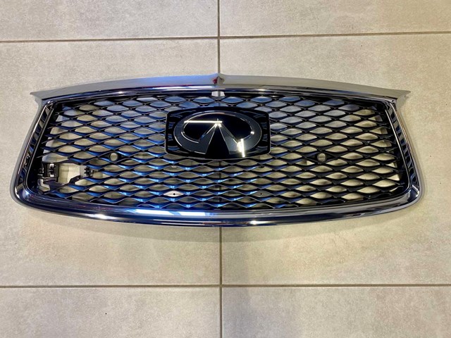 Решітка радіатора 623105CB1A NISSAN