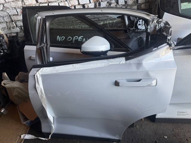 Двері пасажирськи задні ліві 32420164 VOLVO