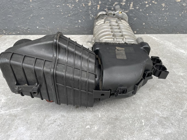 Компресор автомобільний 03C145601C VAG