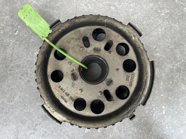 Фланець шестерні розподільного валу 03G109239C VAG