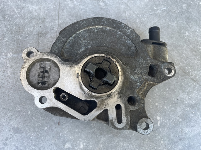 Насос вакуумний 03L145207 VAG
