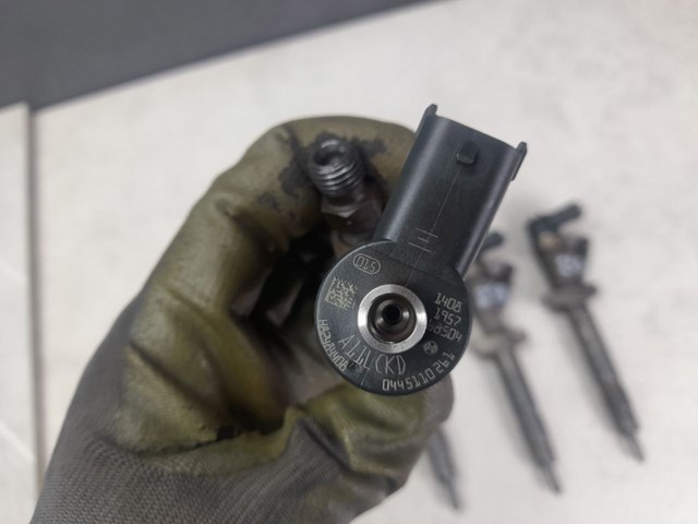 Форсунки електромагнітні 0445110261 BOSCH