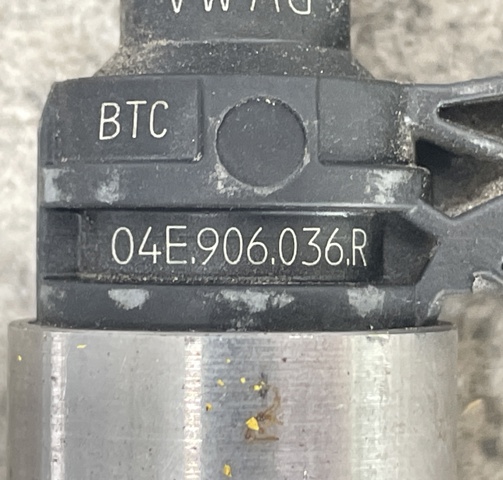 Форсунка дизельна в зборі, розпилювач + тримач 04E906036R VAG