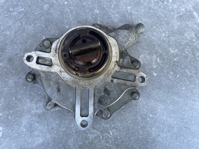 Насос вакуумний 11667635656 BMW