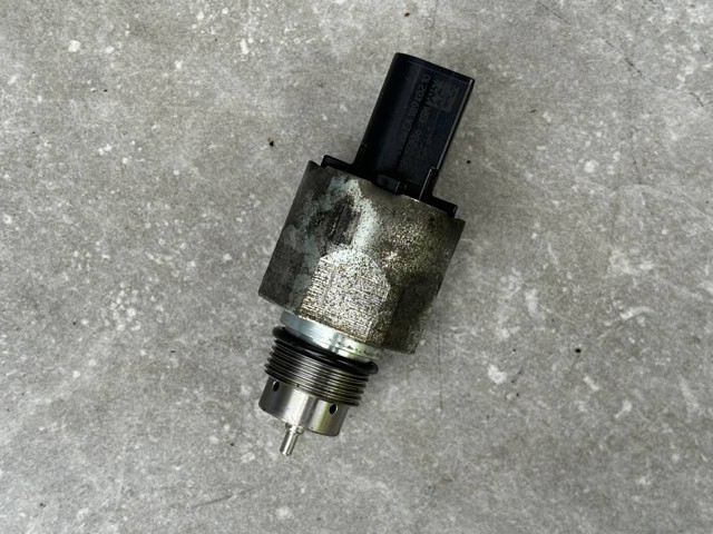 Регулятор тиску палива 48B13640A02 VAG