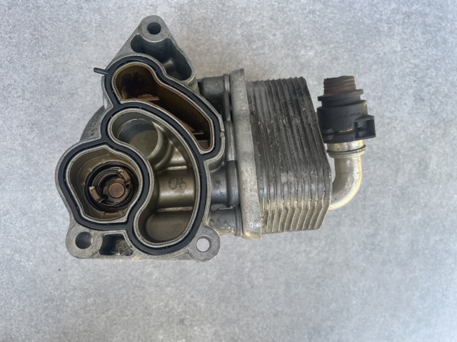 Корпус масляного фільтра 7505203 BMW