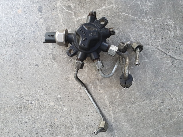 Розподільник палива 8200057345 FORD