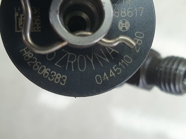 Форсунка дизельна в зборі, розпилювач + тримач 8200535108 RENAULT